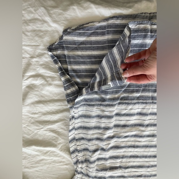 Eddie Bauer lightweight v-neck linen cotton blend quarter sleeve top | S - Picture 9 of 11